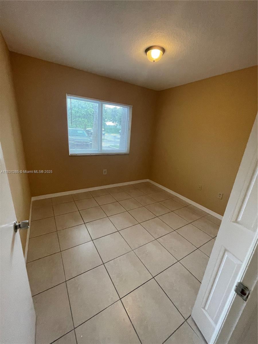 945 Ne 33rd Ter 101 Property Photo 6