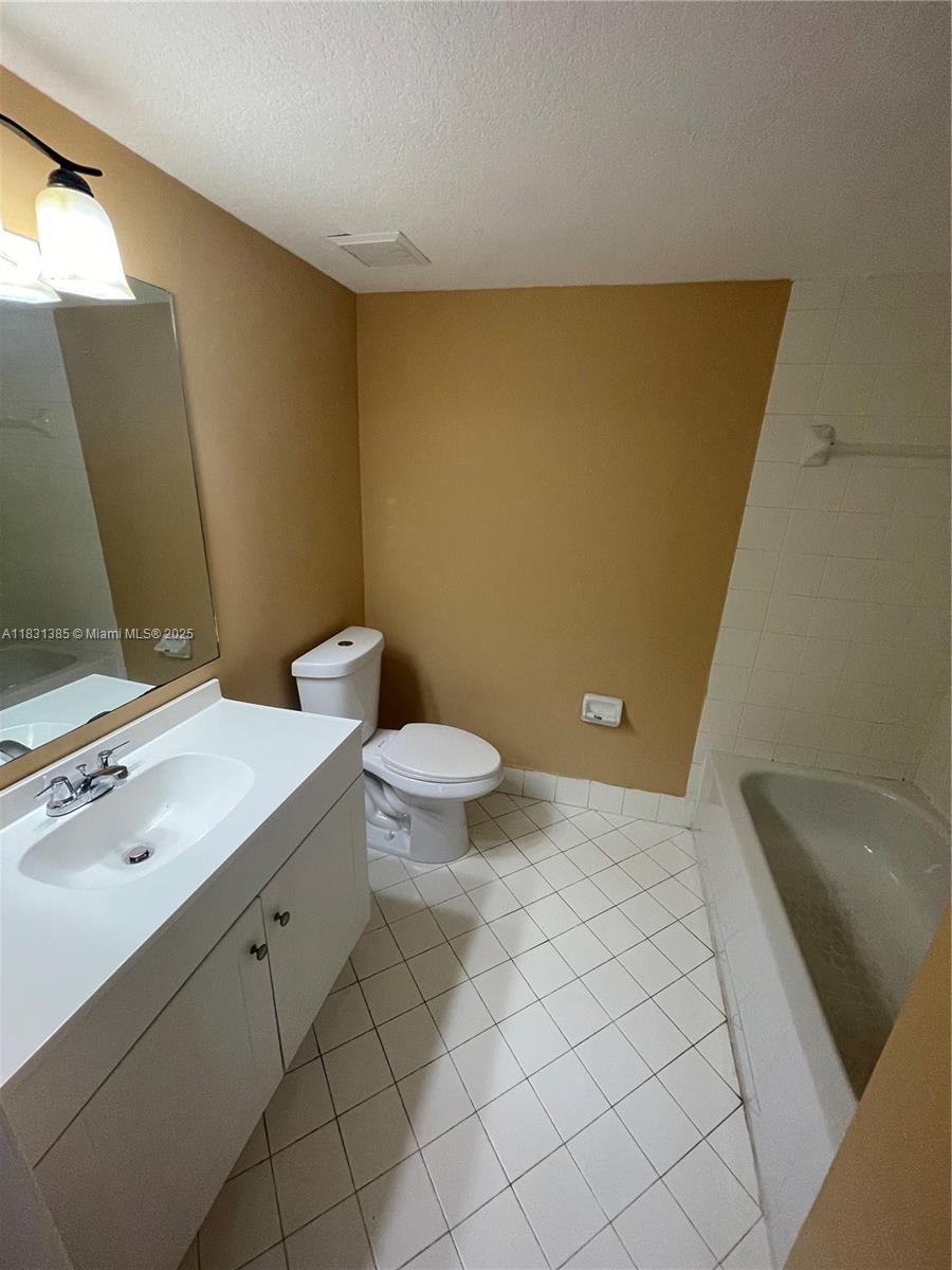 945 Ne 33rd Ter 101 Property Photo 8