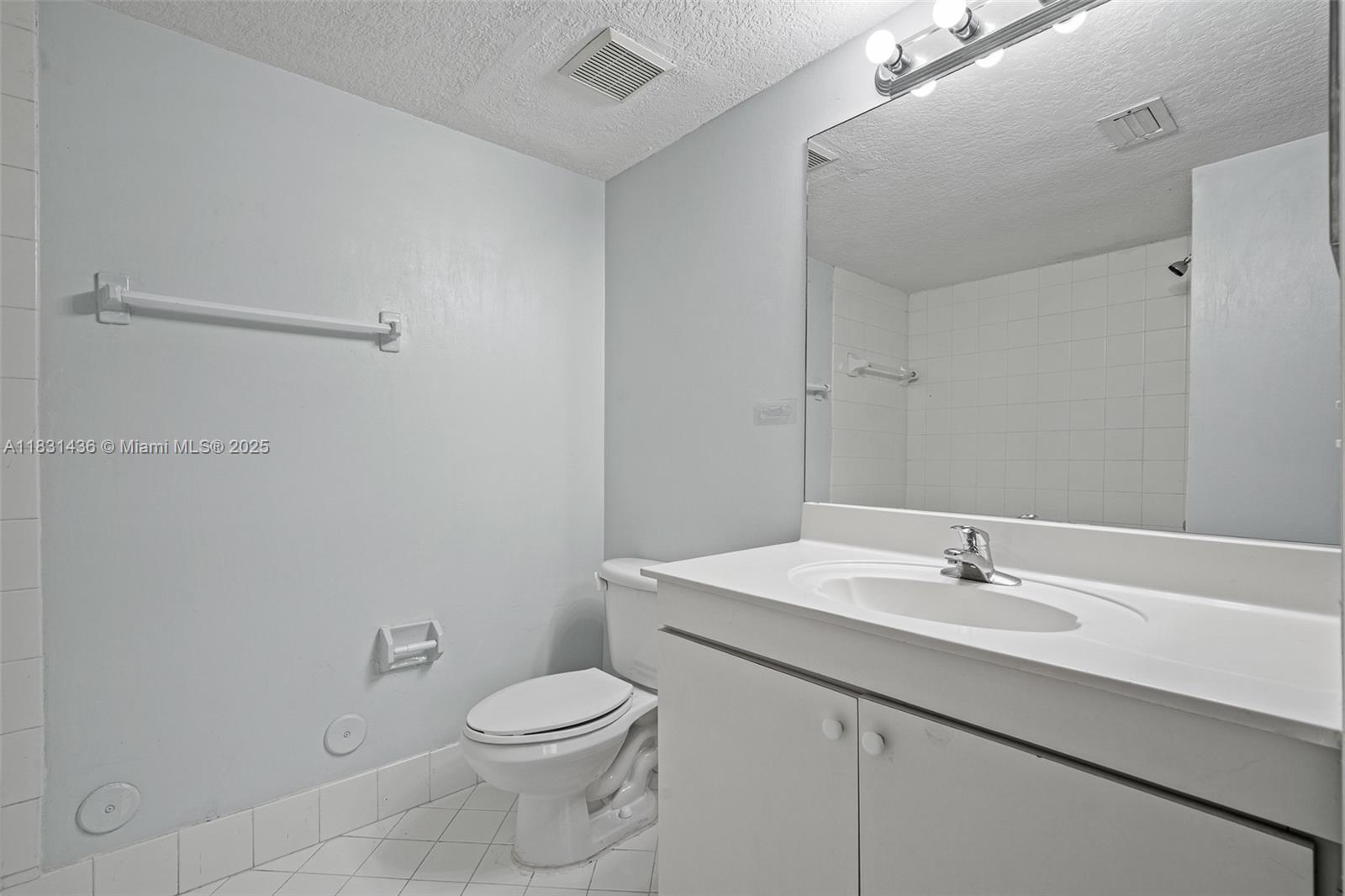 980 Ne 33rd Ter 104 Property Photo 10