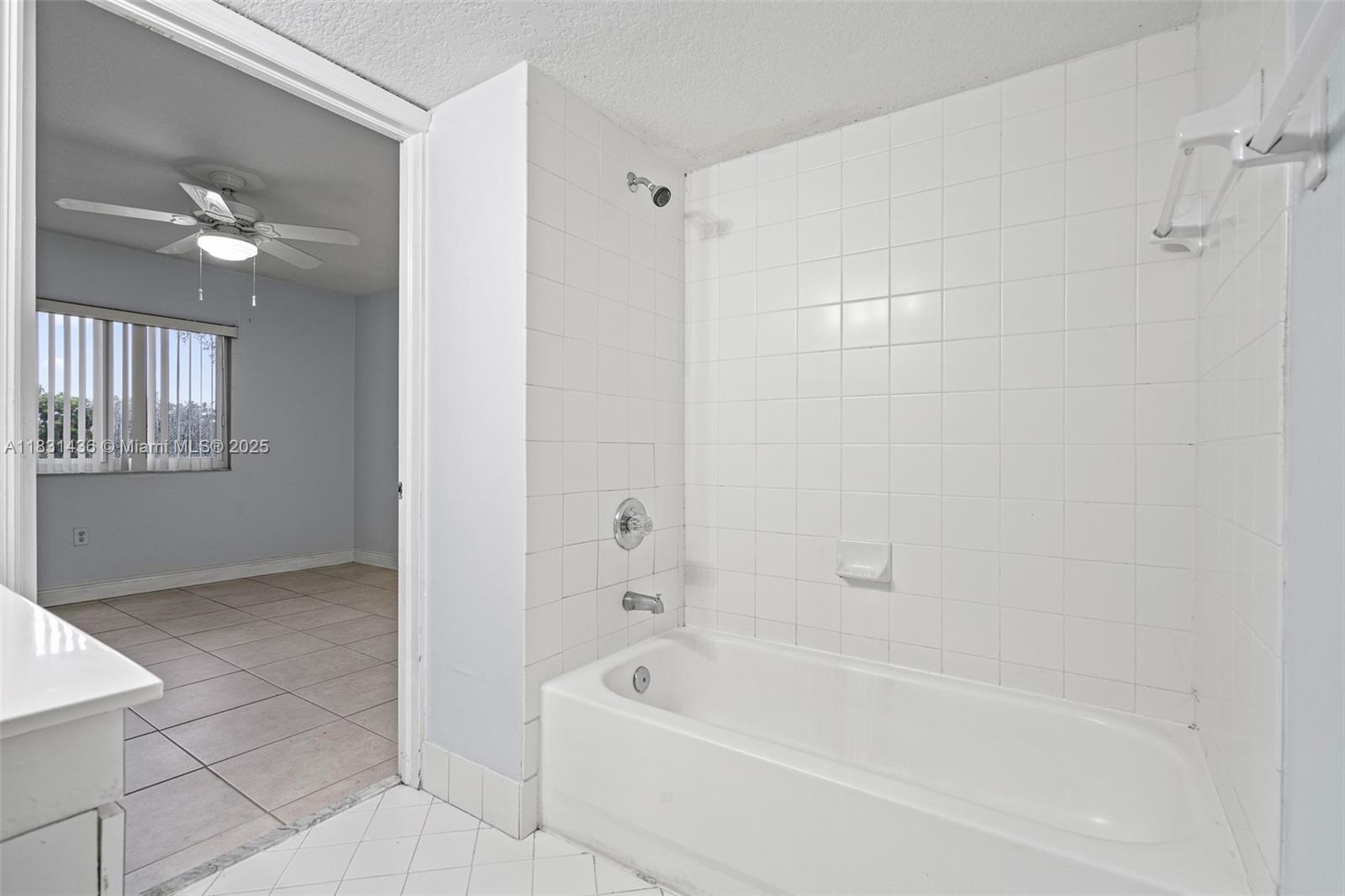 980 Ne 33rd Ter 104 Property Photo 11