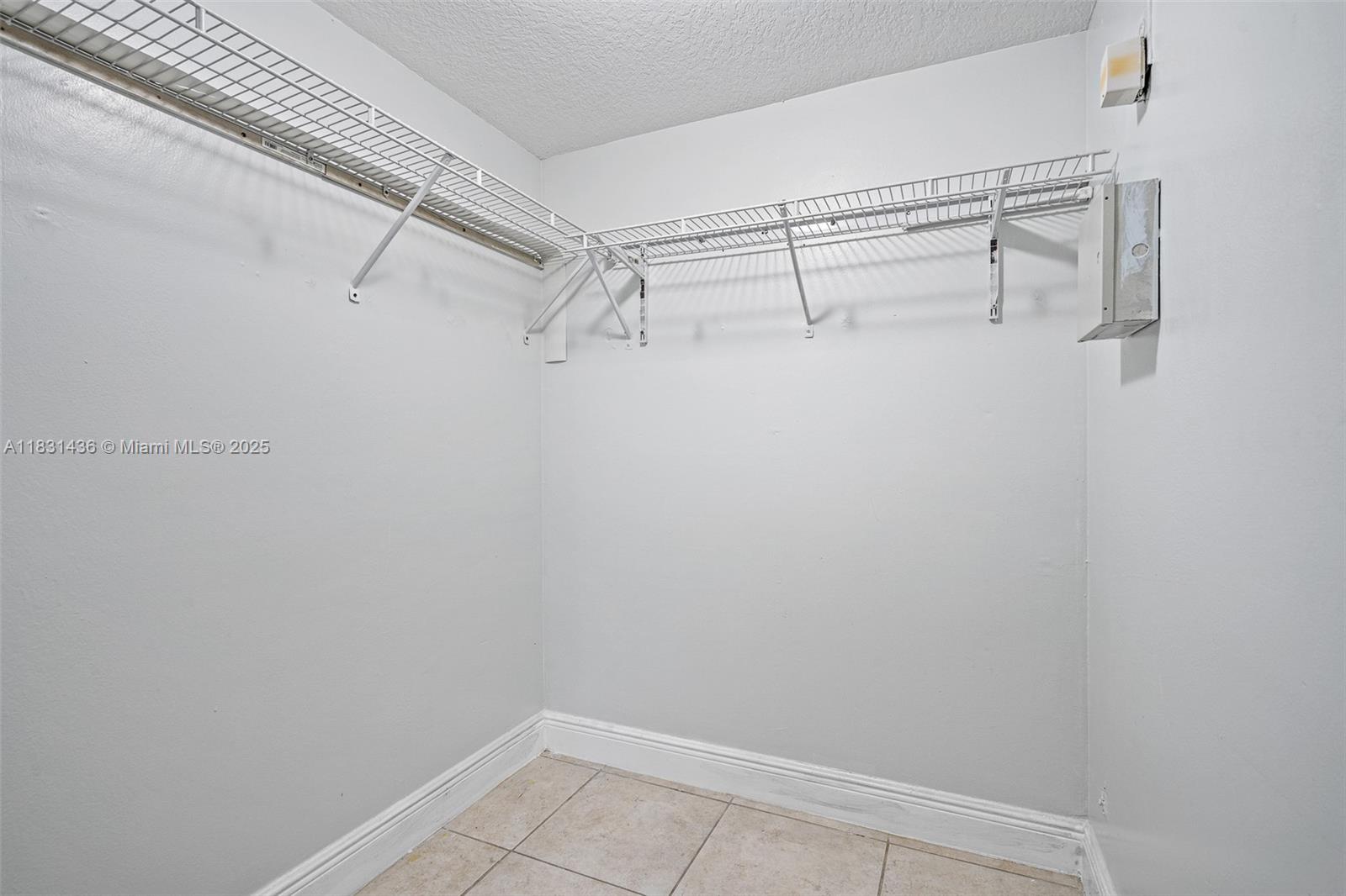 980 Ne 33rd Ter 104 Property Photo 12