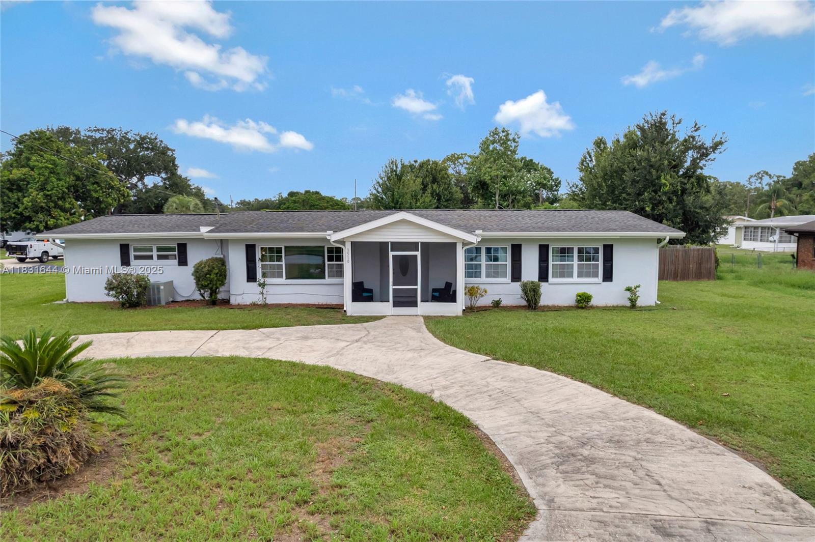 3510 Lakeview Dr Property Photo 1