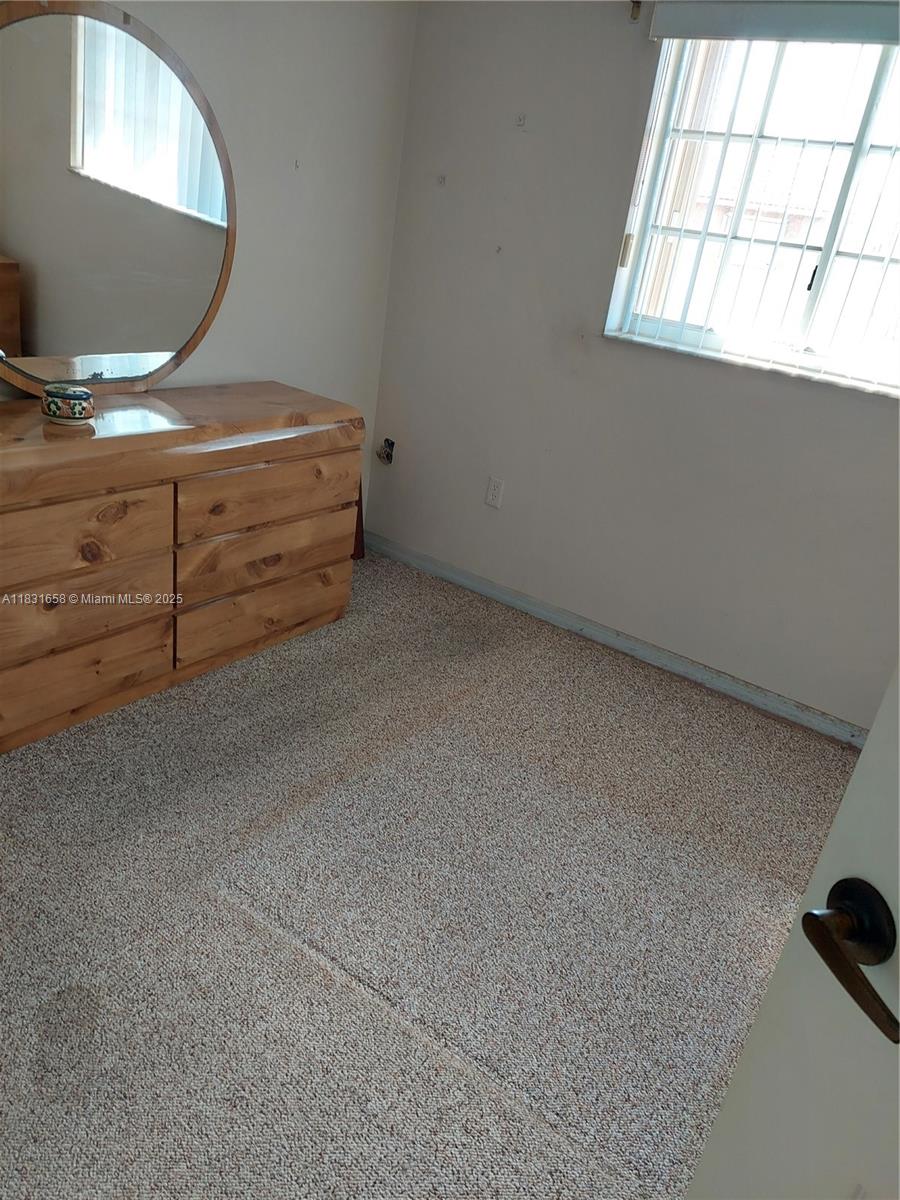 2403 W 76th St 203 Property Photo 4