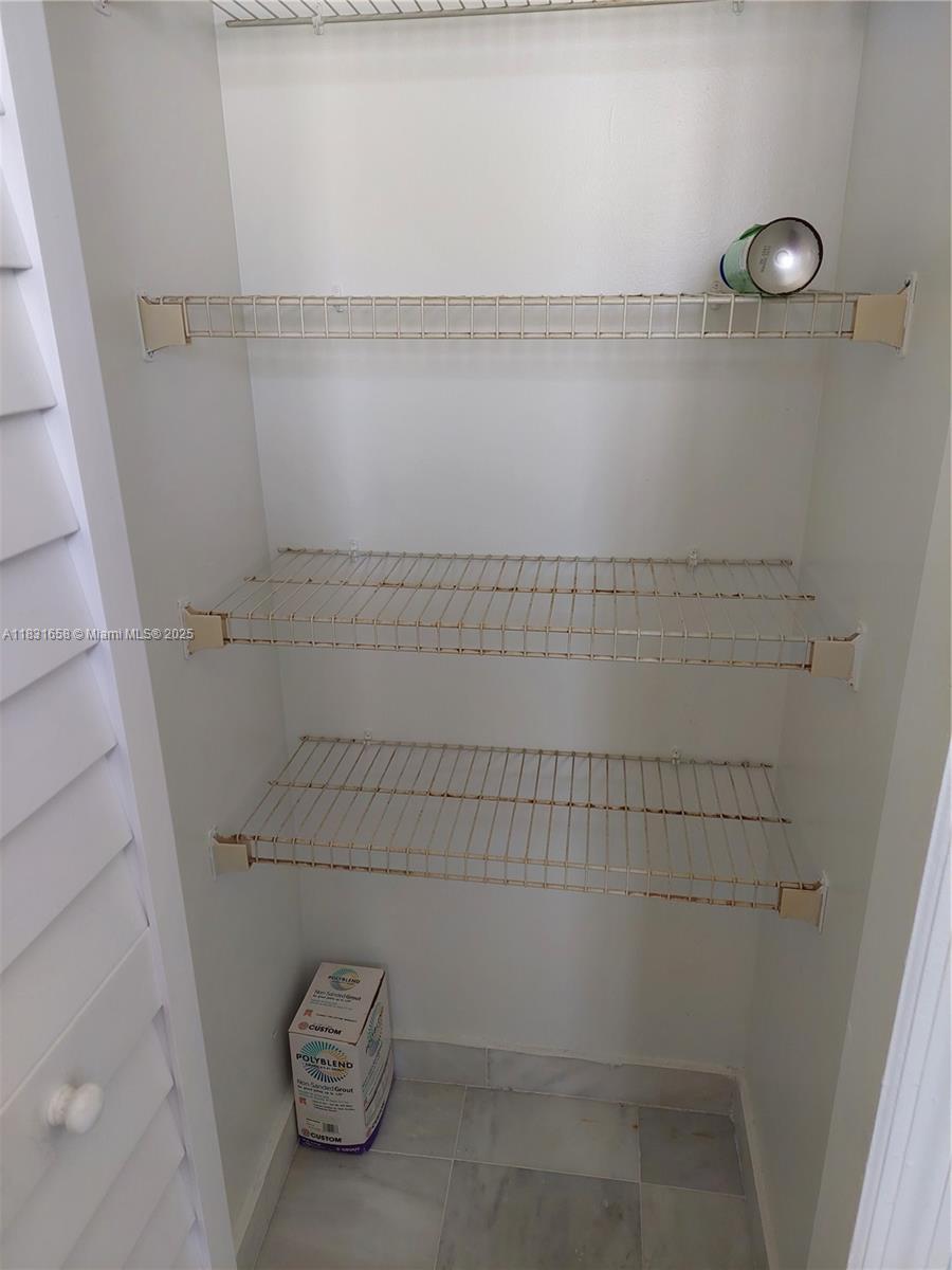 2403 W 76th St 203 Property Photo 10