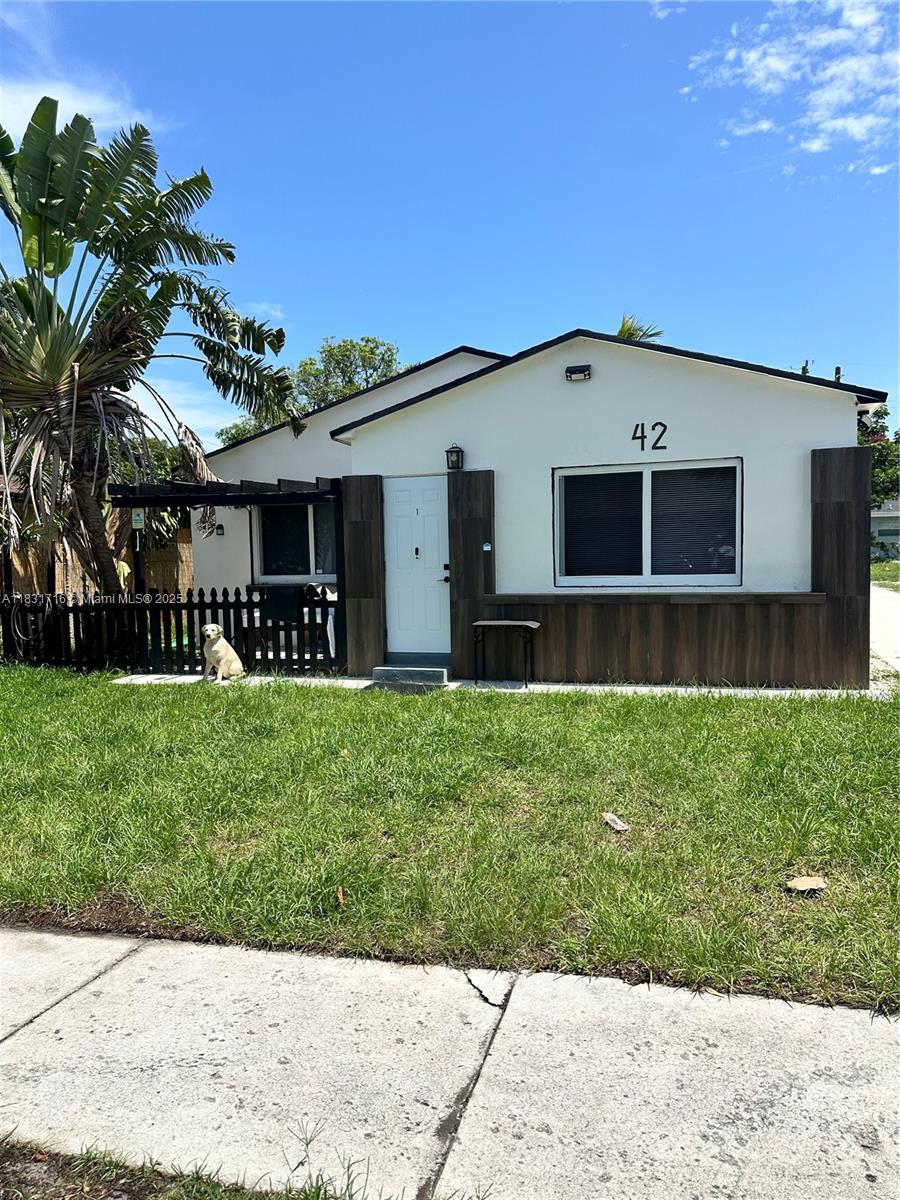 42 Se 10th Ter Property Photo 1