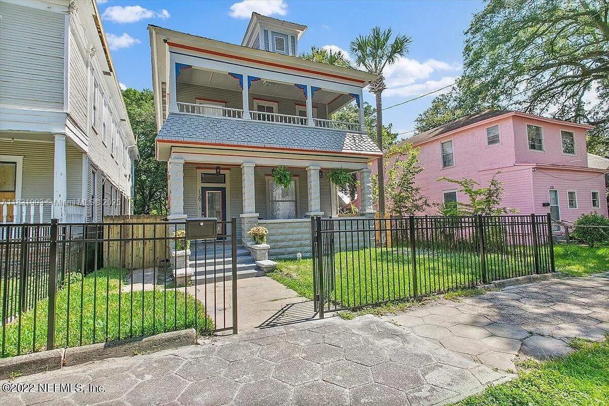 129 E 5th St Property Photo 1