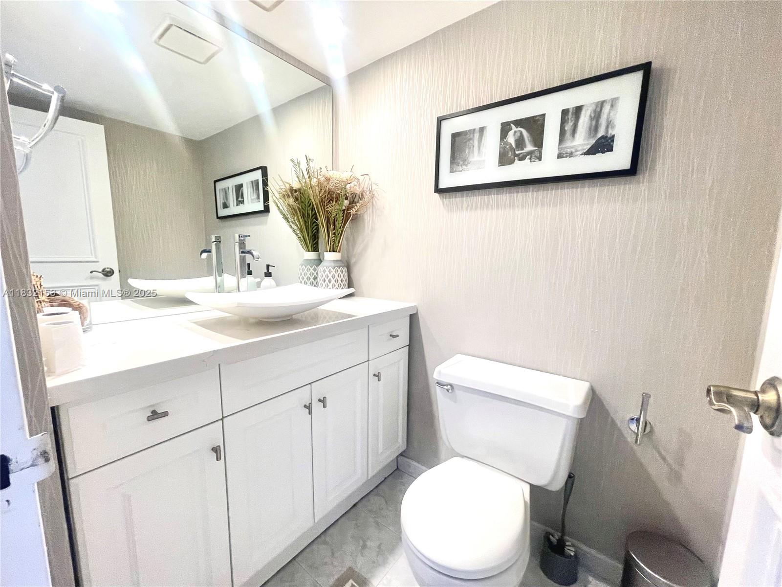 250 174th St 2307 Property Photo 17