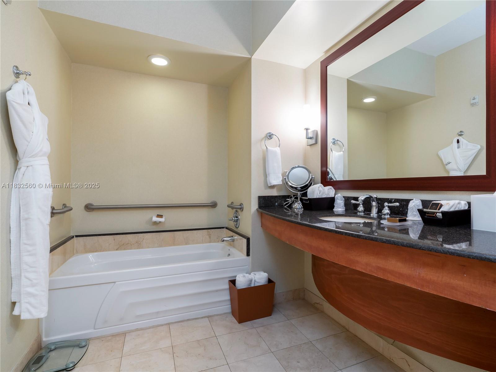 18001 Collins Ave 1107 Property Photo 6