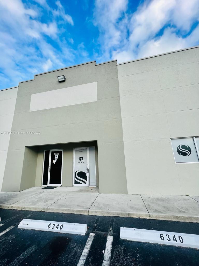 6342 NW 99th Ave Property Photo 1