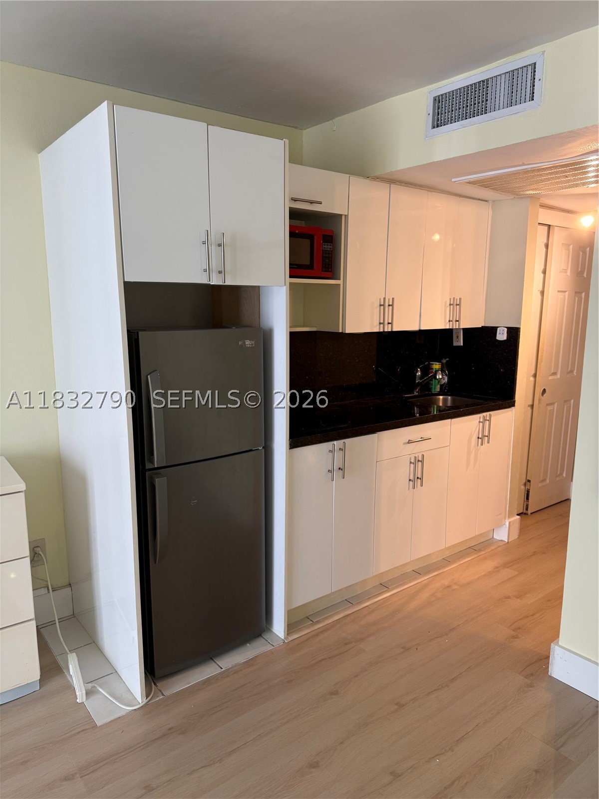 19201 Collins Ave 717 Property Photo 8