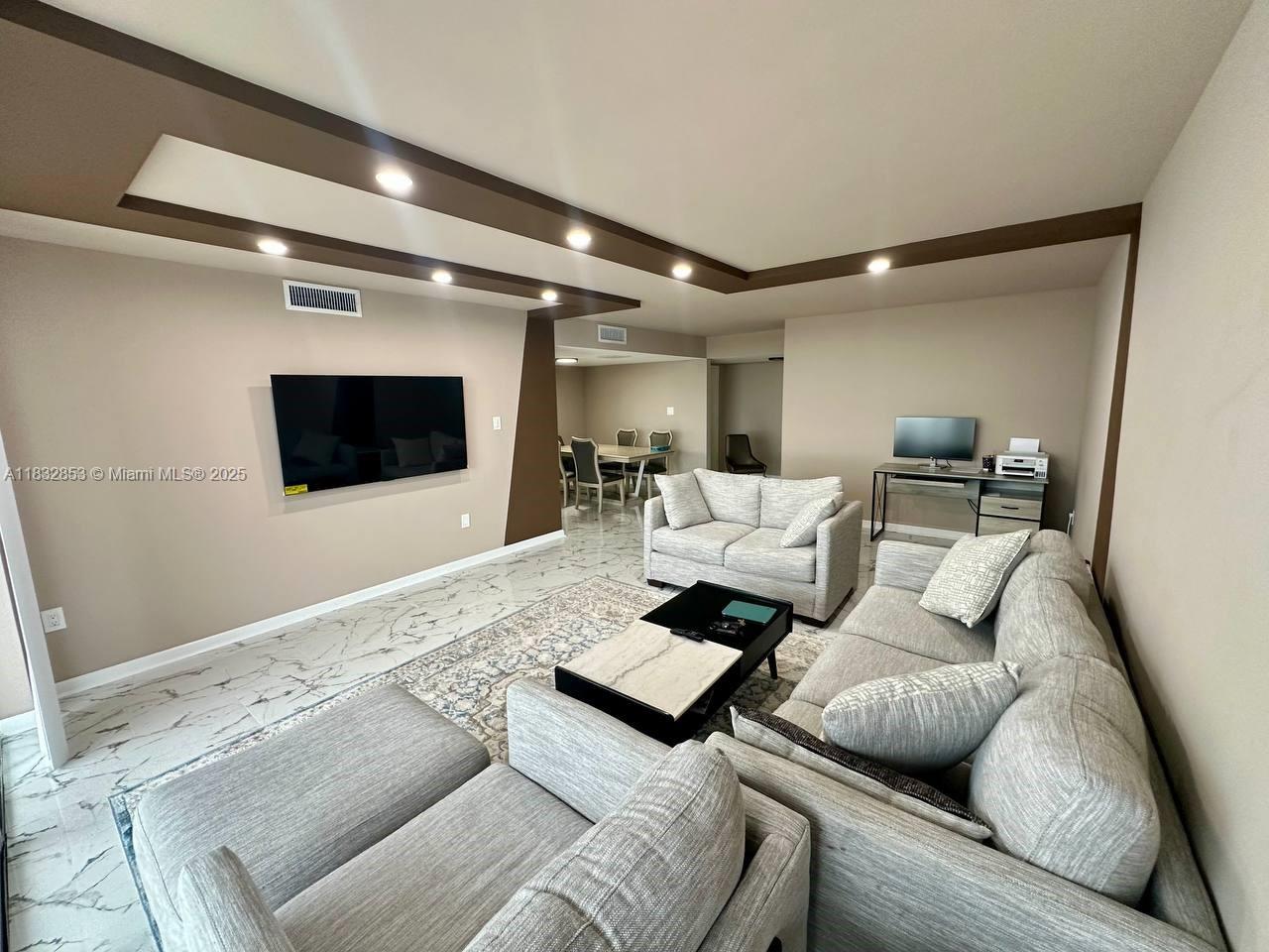 18071 Biscayne Blvd 1601 Property Photo 1
