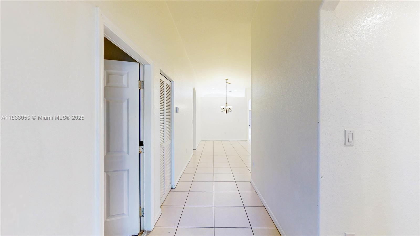2075 Se 15th St Property Photo 5
