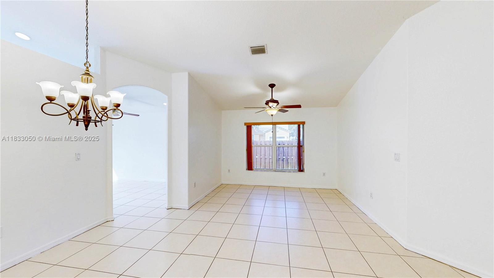 2075 Se 15th St Property Photo 10