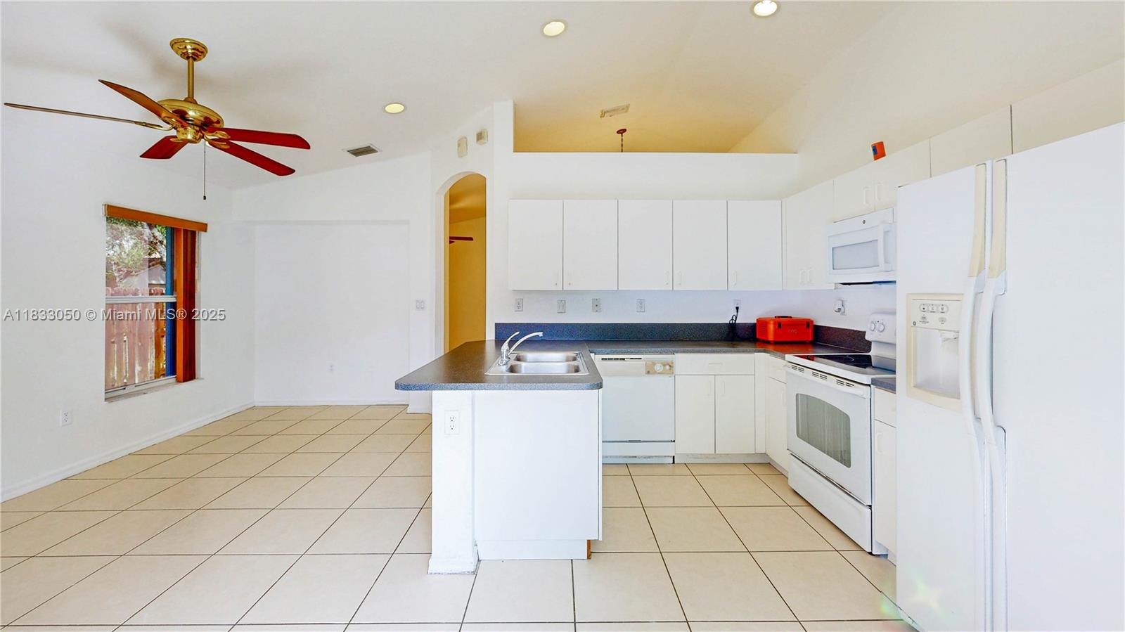 2075 Se 15th St Property Photo 14