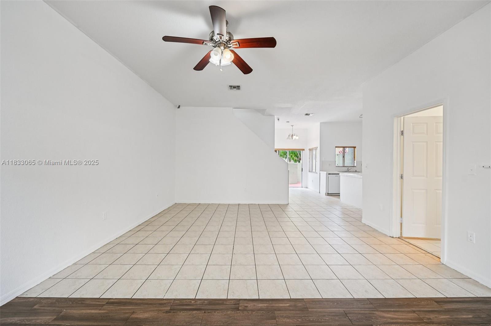 2456 Se 19th Ct Property Photo 11