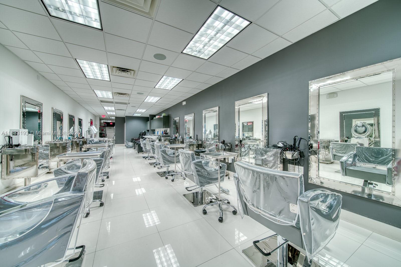 Beauty Salon For Sale In Pinecrest Property Photo 1