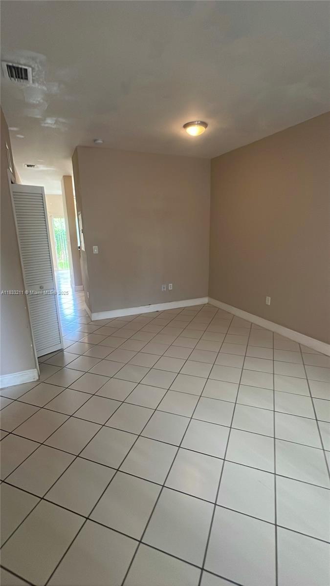 2551 SE 16th Ter 104 Property Photo 1