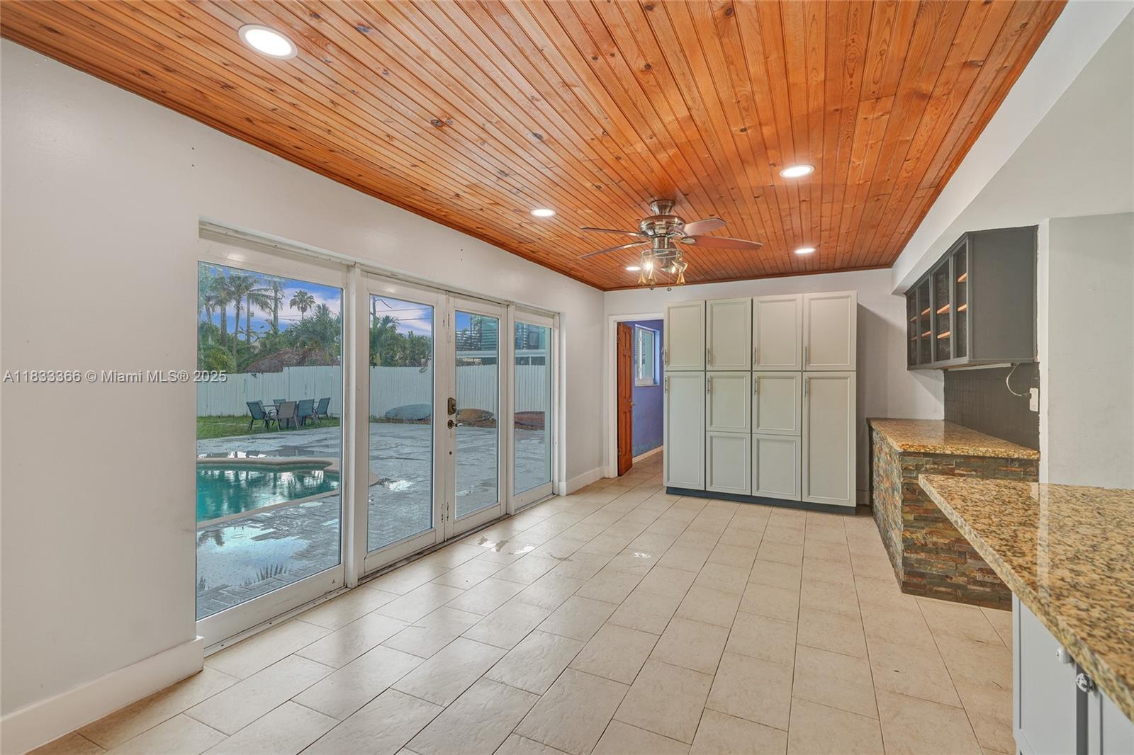 5840 Sw 19th St Property Photo 16