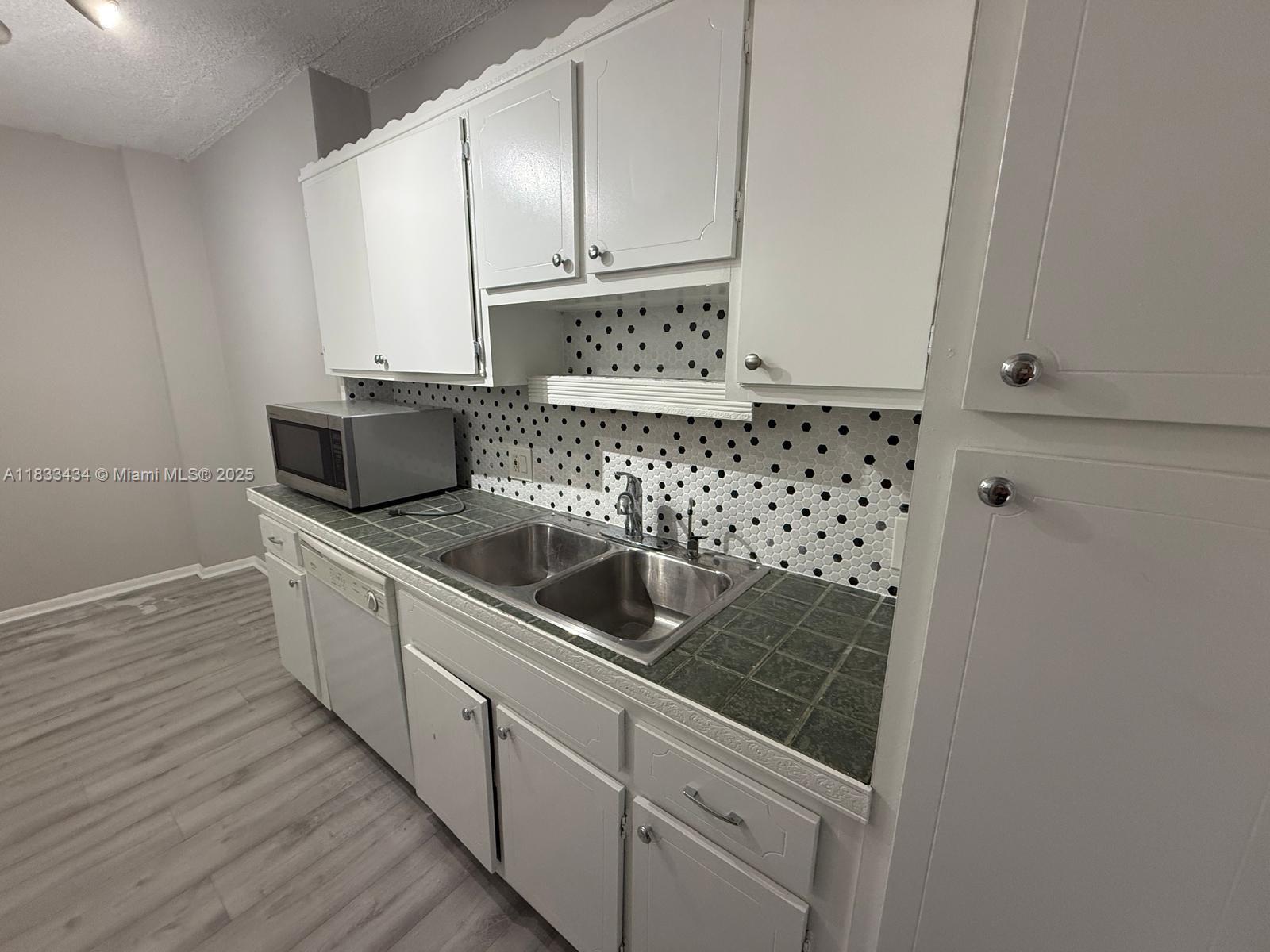 4200 Hillcrest Dr 505 Property Photo 2