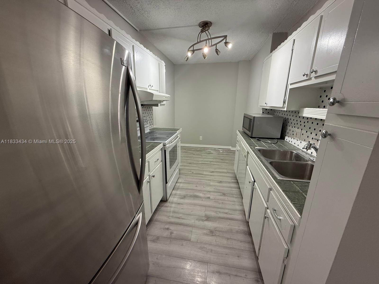 4200 Hillcrest Dr 505 Property Photo 5