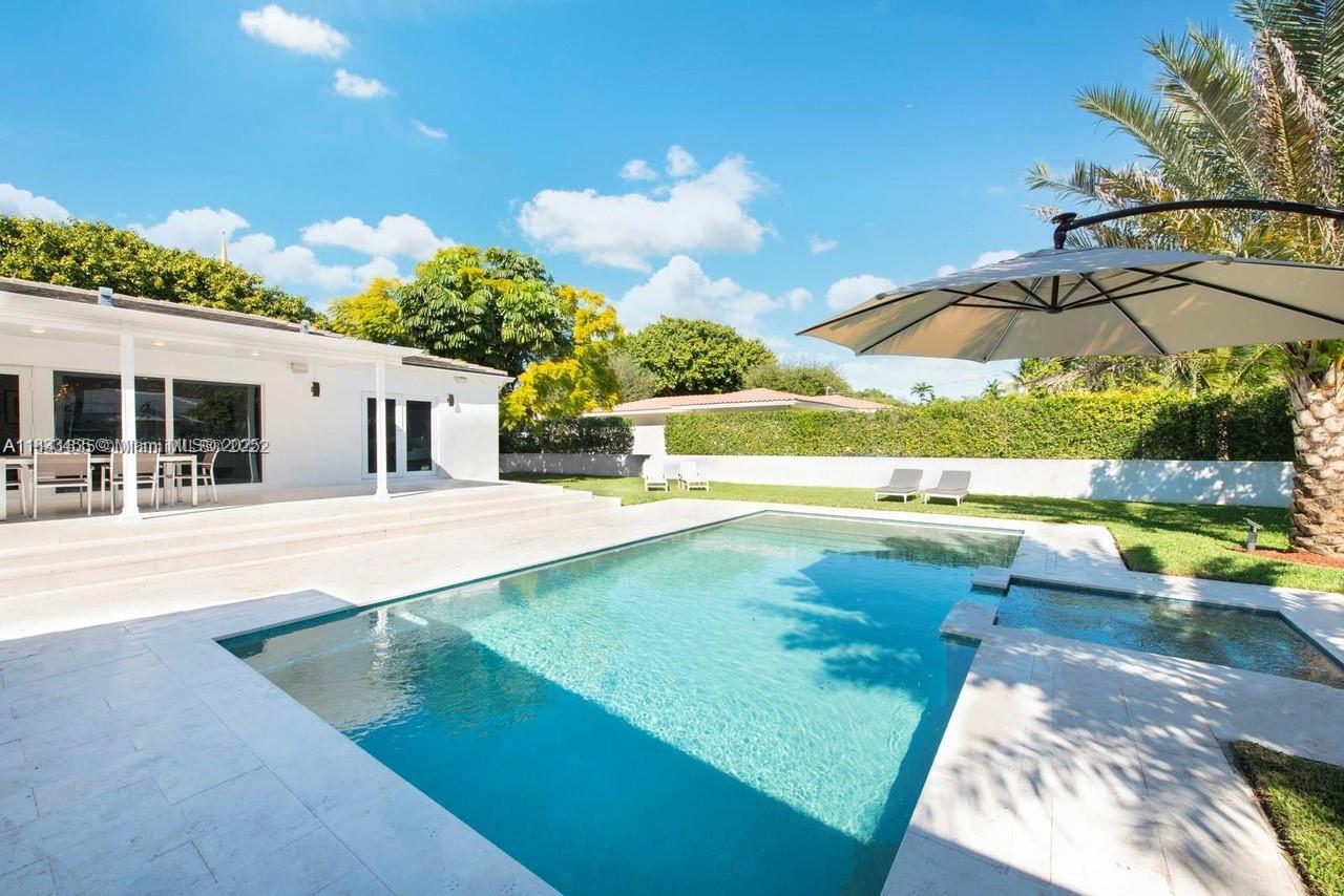 9811 Ne 4th Ave Rd Property Photo 2