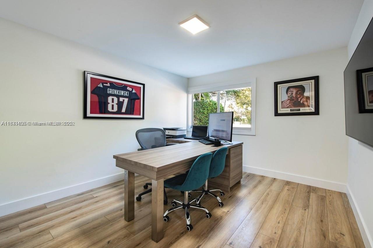 9811 Ne 4th Ave Rd Property Photo 6