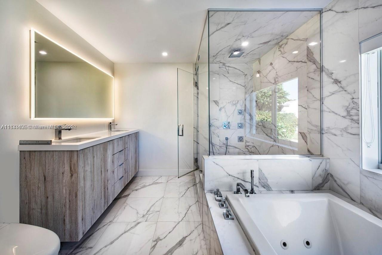 9811 Ne 4th Ave Rd Property Photo 12