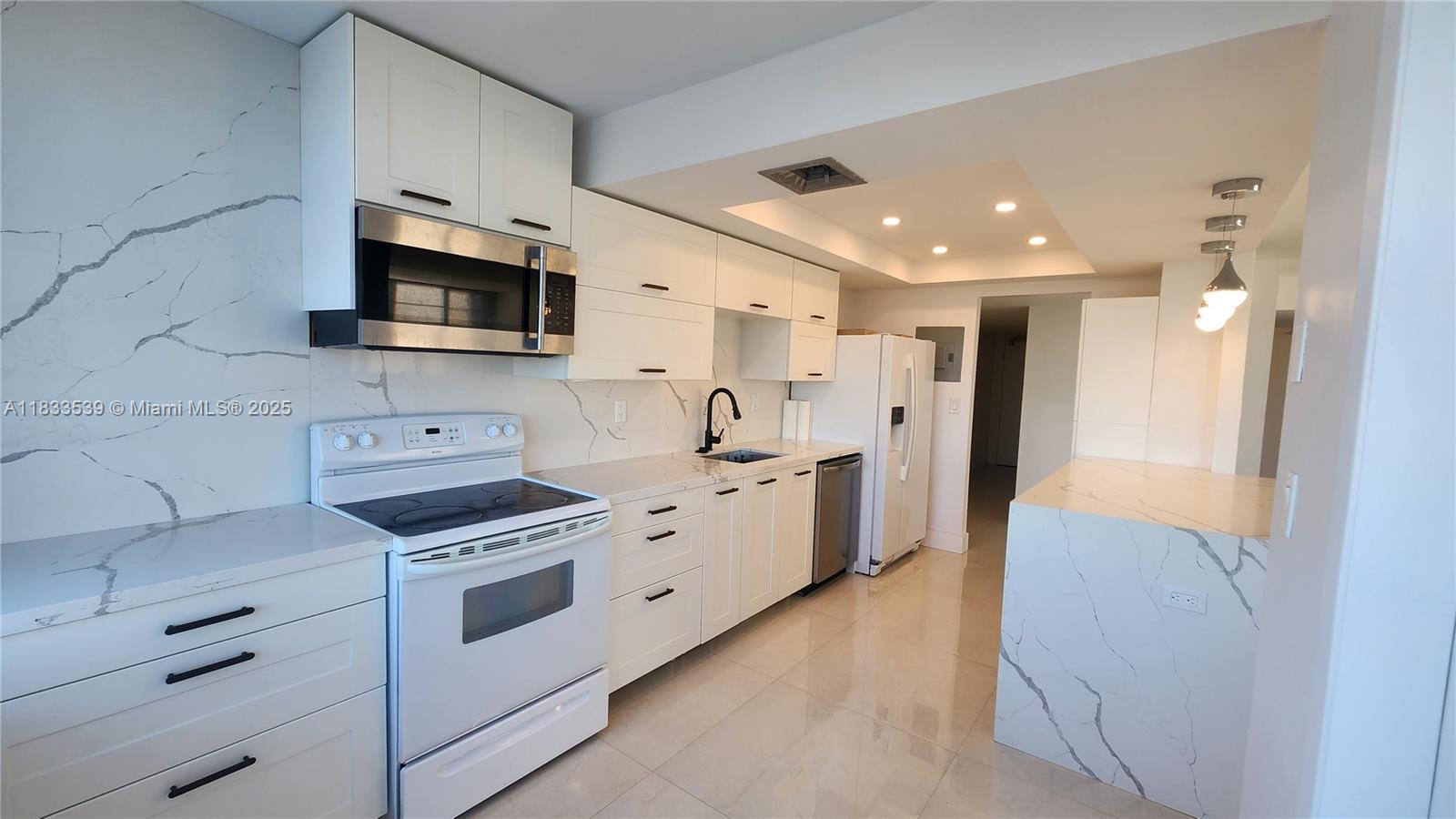 18051 Biscayne Blvd 1705 Property Photo 1