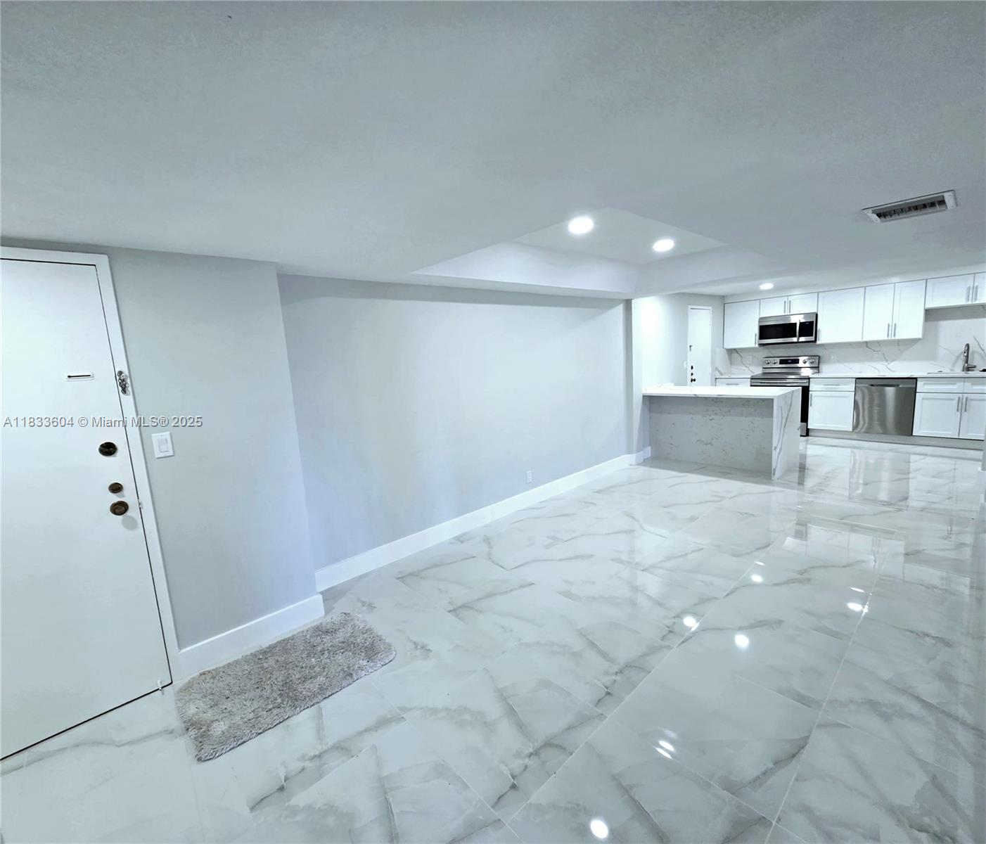 3710 Inverrary 1p Property Photo 1