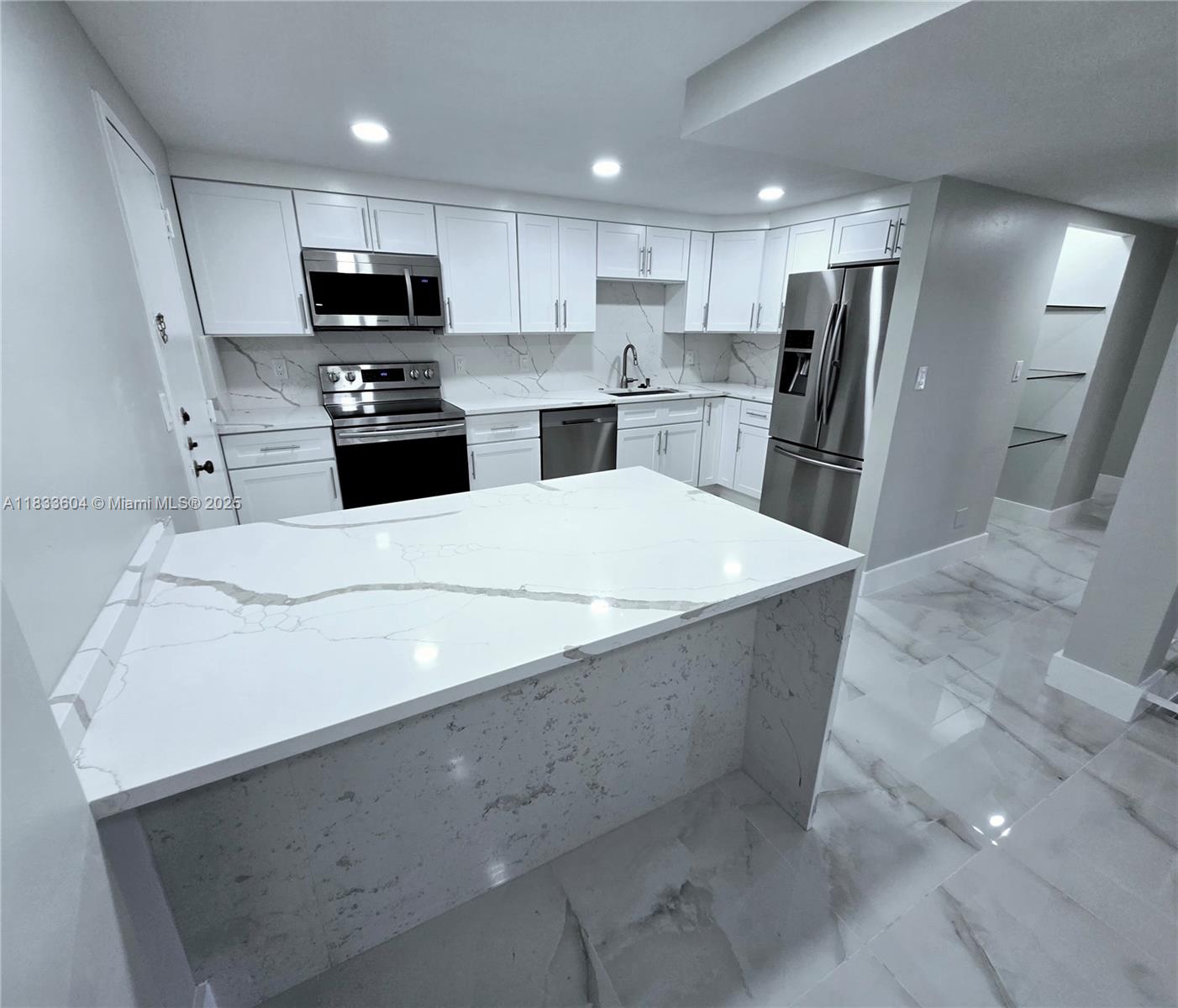 3710 Inverrary 1p Property Photo 3