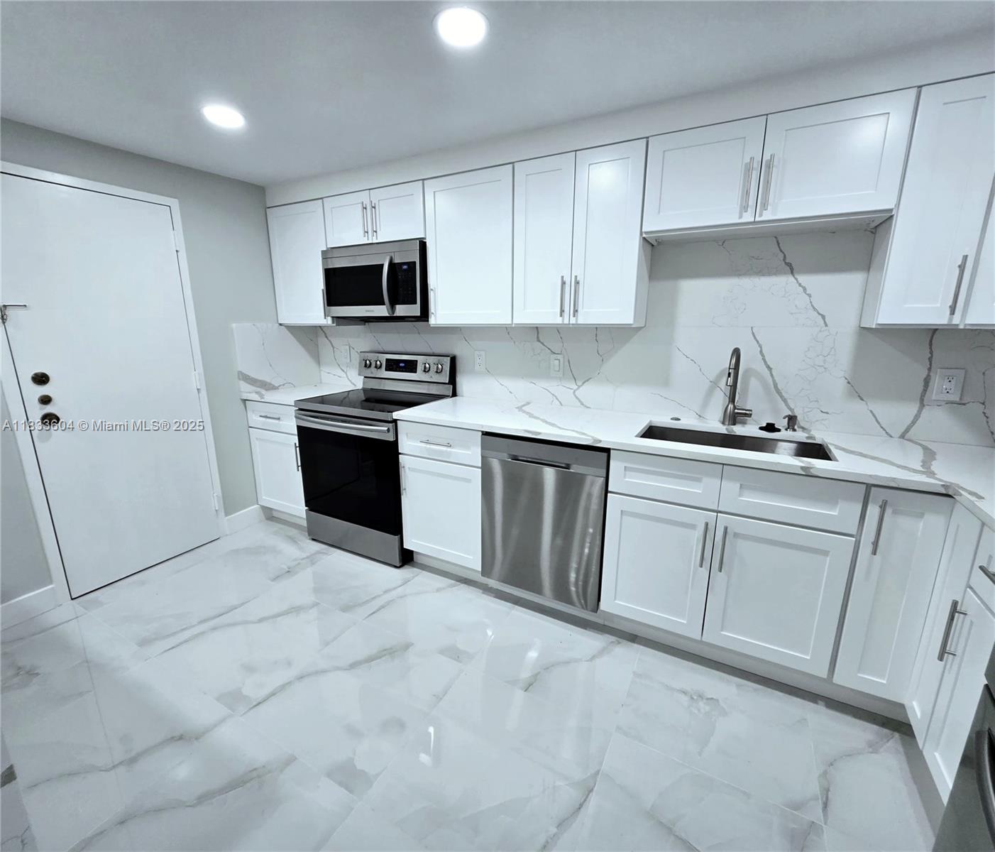 3710 Inverrary 1p Property Photo 4