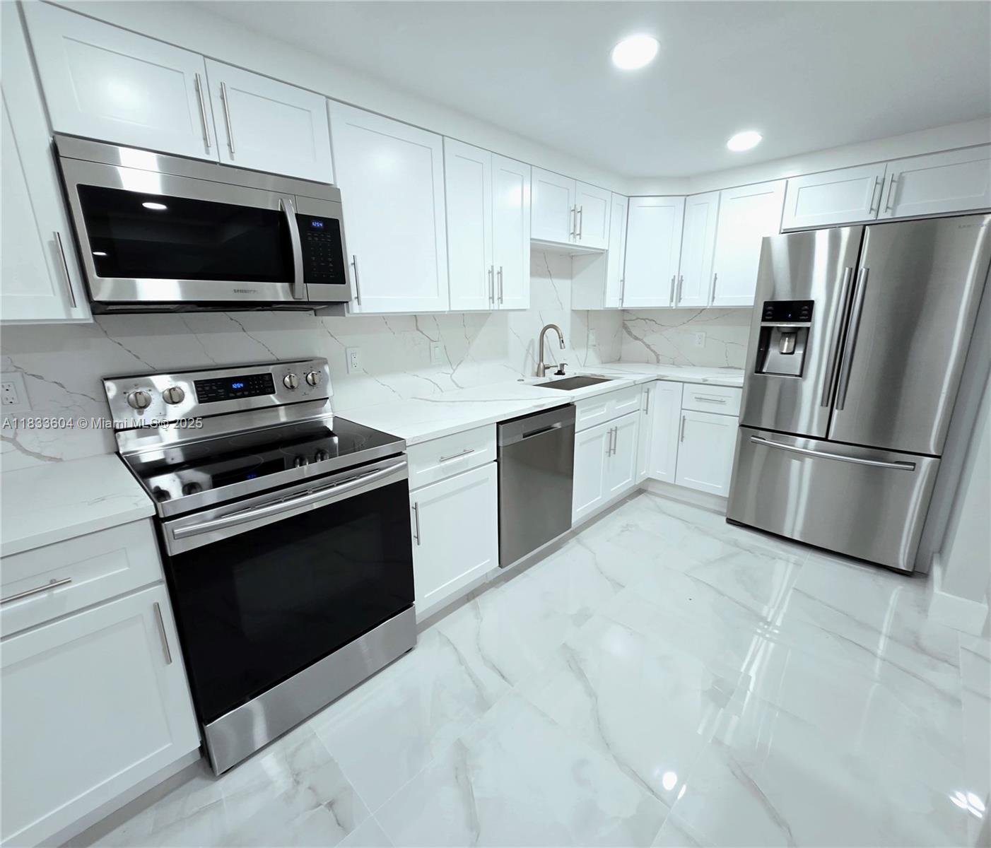 3710 Inverrary 1p Property Photo 5