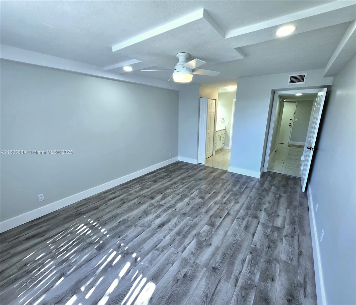 3710 Inverrary 1p Property Photo 12