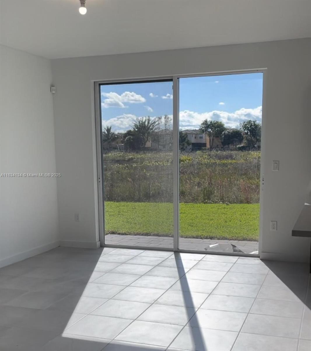 1090 Se 23rd Ave Property Photo 4