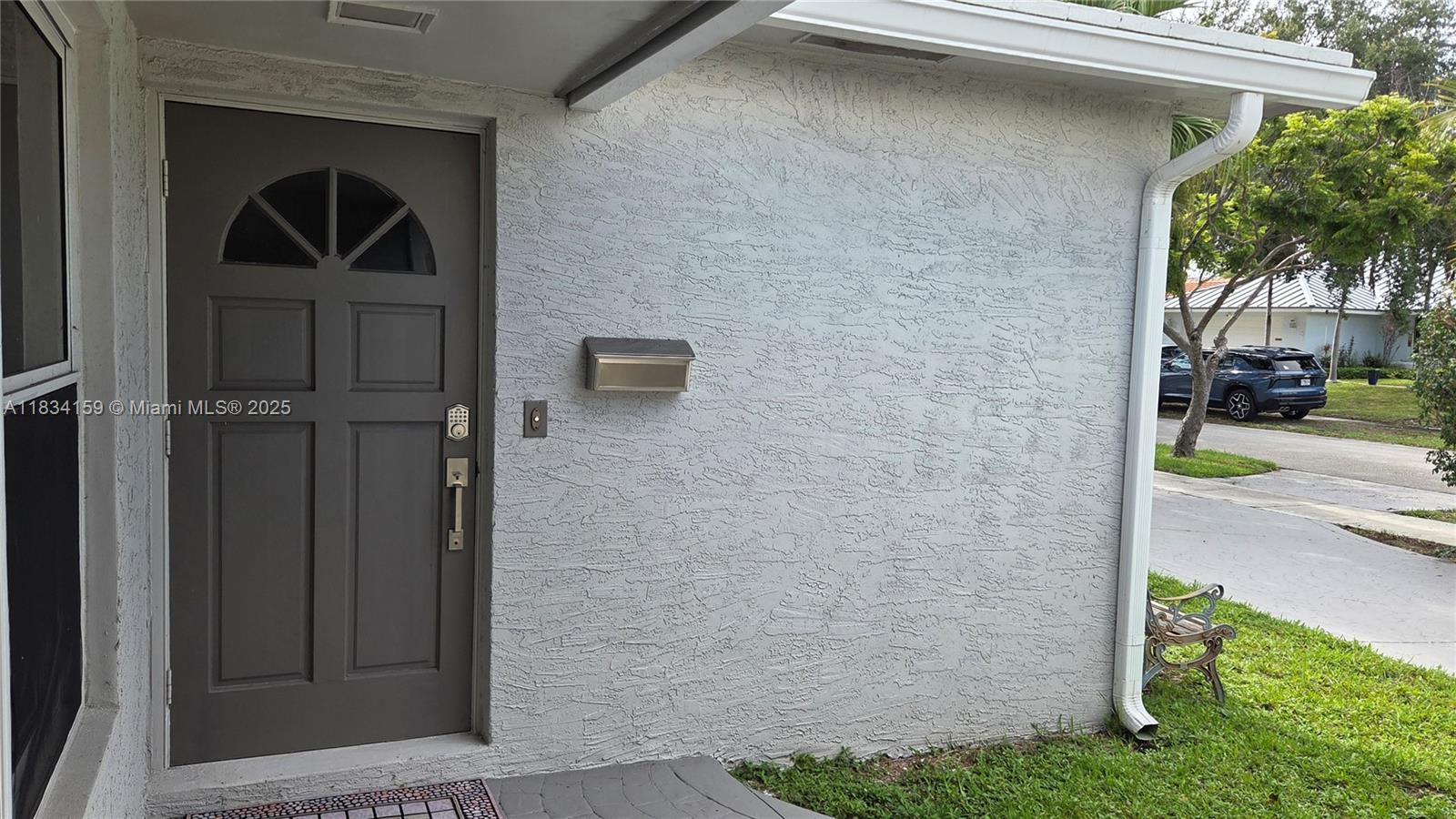 1245 Coral Ln Property Photo 3