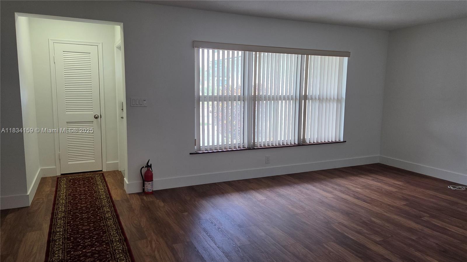 1245 Coral Ln Property Photo 4