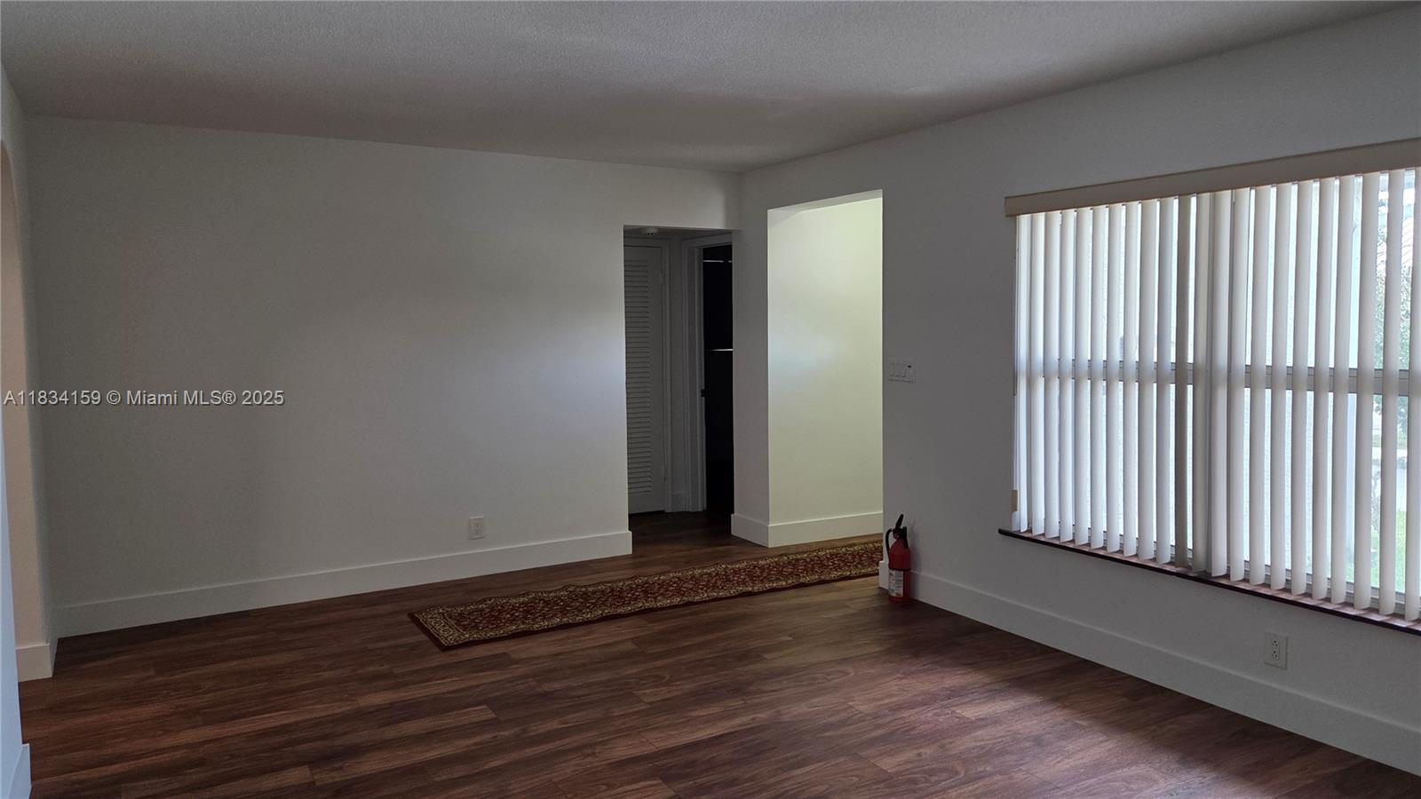 1245 Coral Ln Property Photo 5