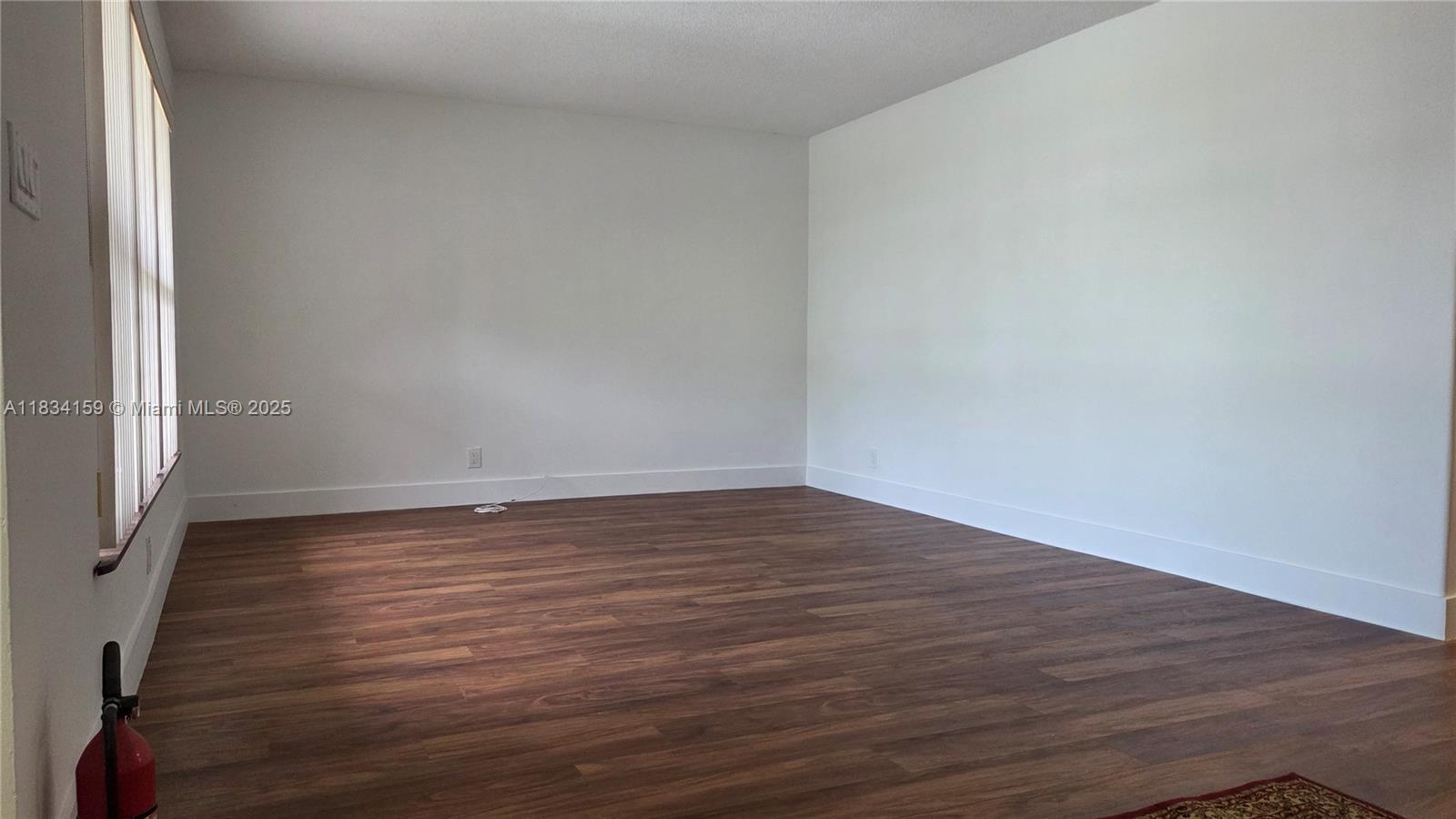 1245 Coral Ln Property Photo 6