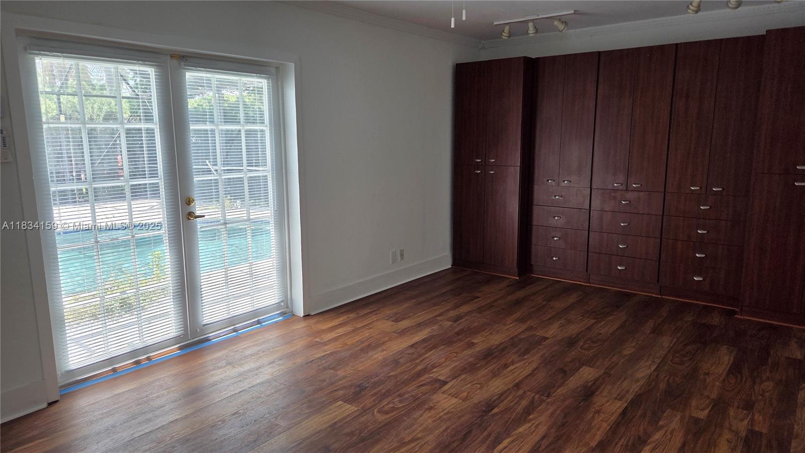 1245 Coral Ln Property Photo 7