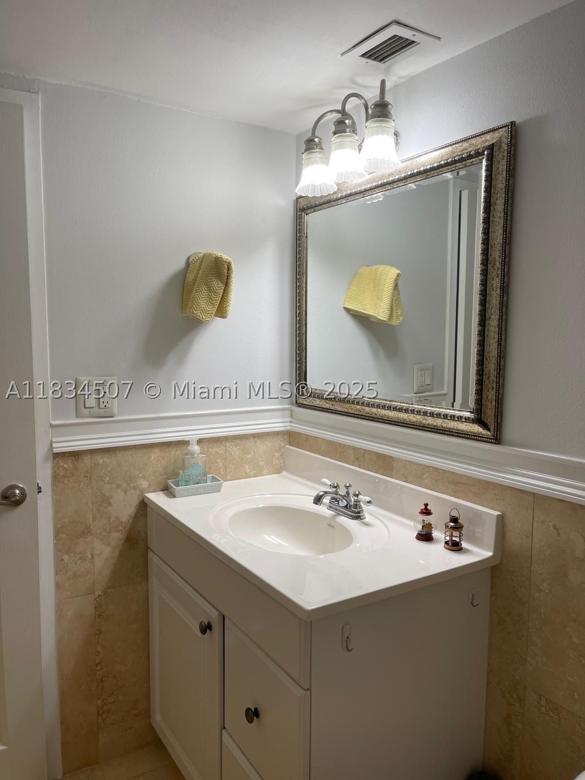 3180 S Ocean Dr 1602 Property Photo 17