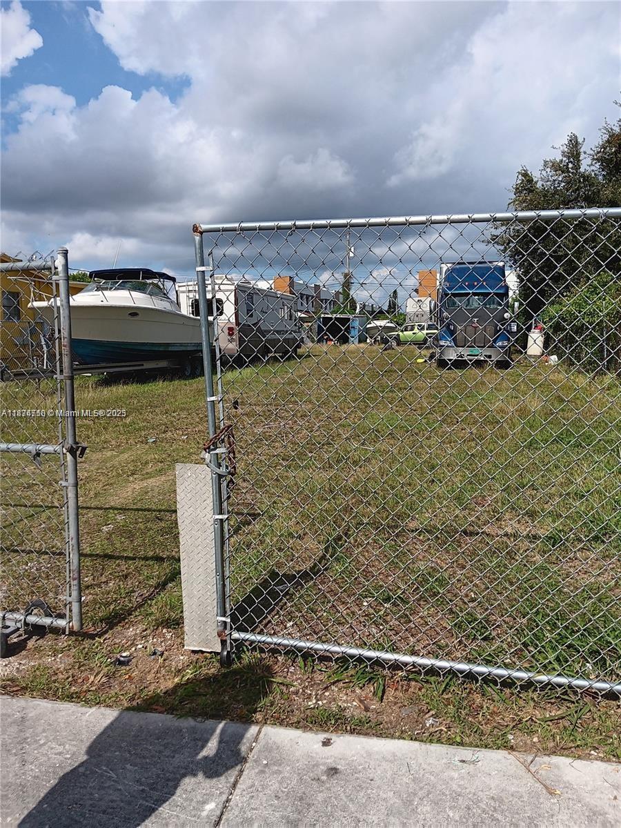 98x Nw 8 Property Photo 1
