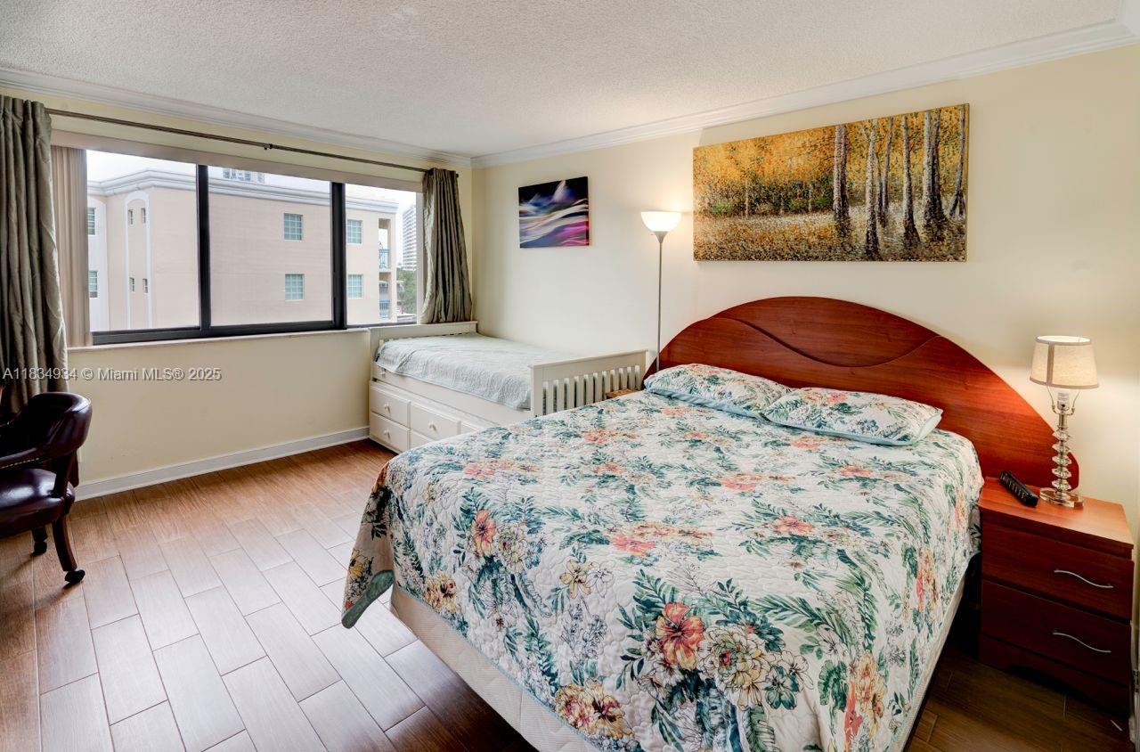 301 Golden Isles Dr 502 Property Photo 11