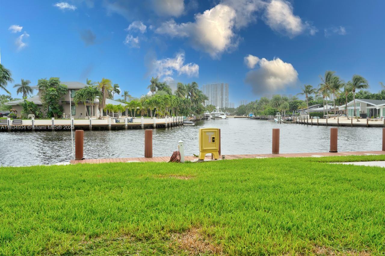 301 Golden Isles Dr 502 Property Photo 17