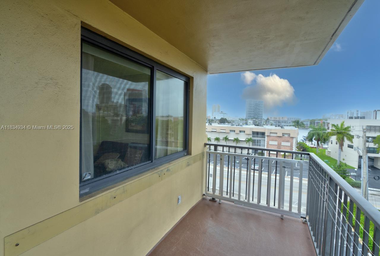 301 Golden Isles Dr 502 Property Photo 22