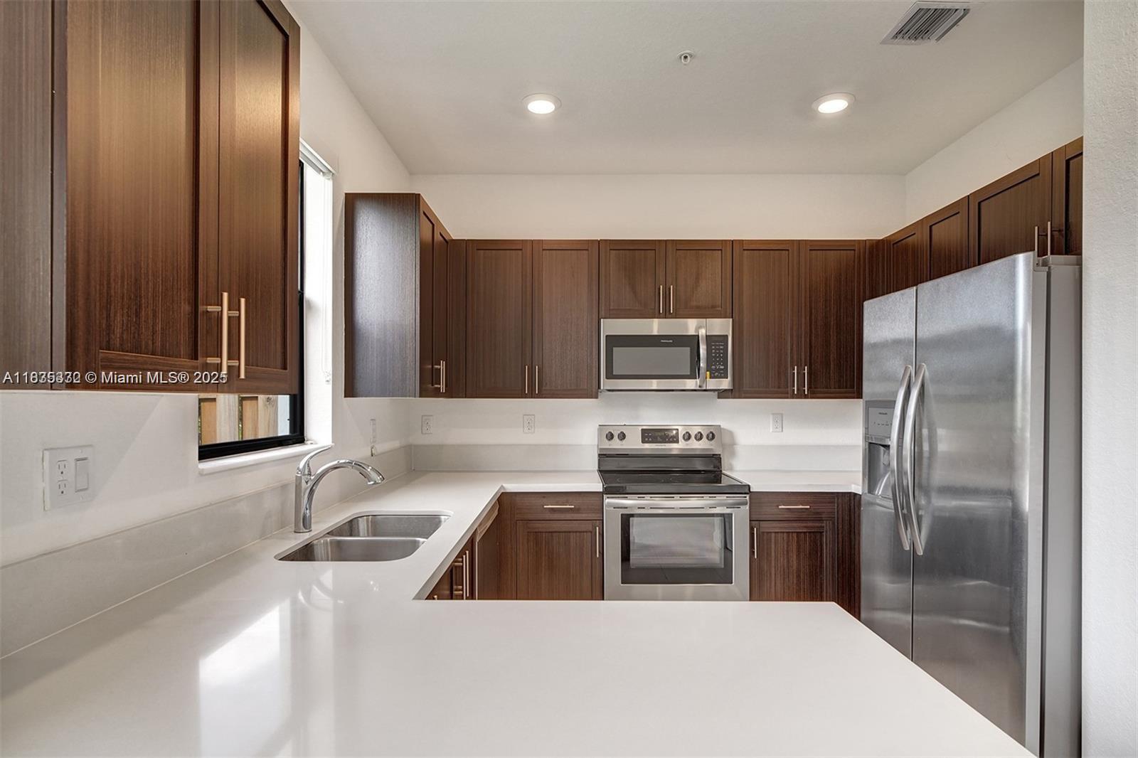 18546 Sw 2nd St Property Photo 10