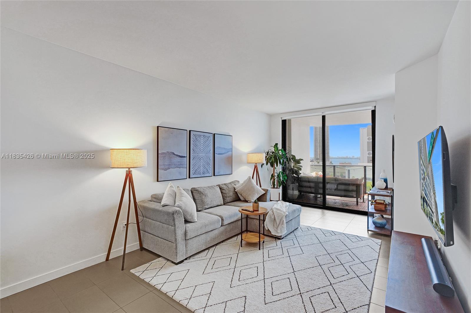 1600 Ne 1st Ave 1105 Property Photo 3