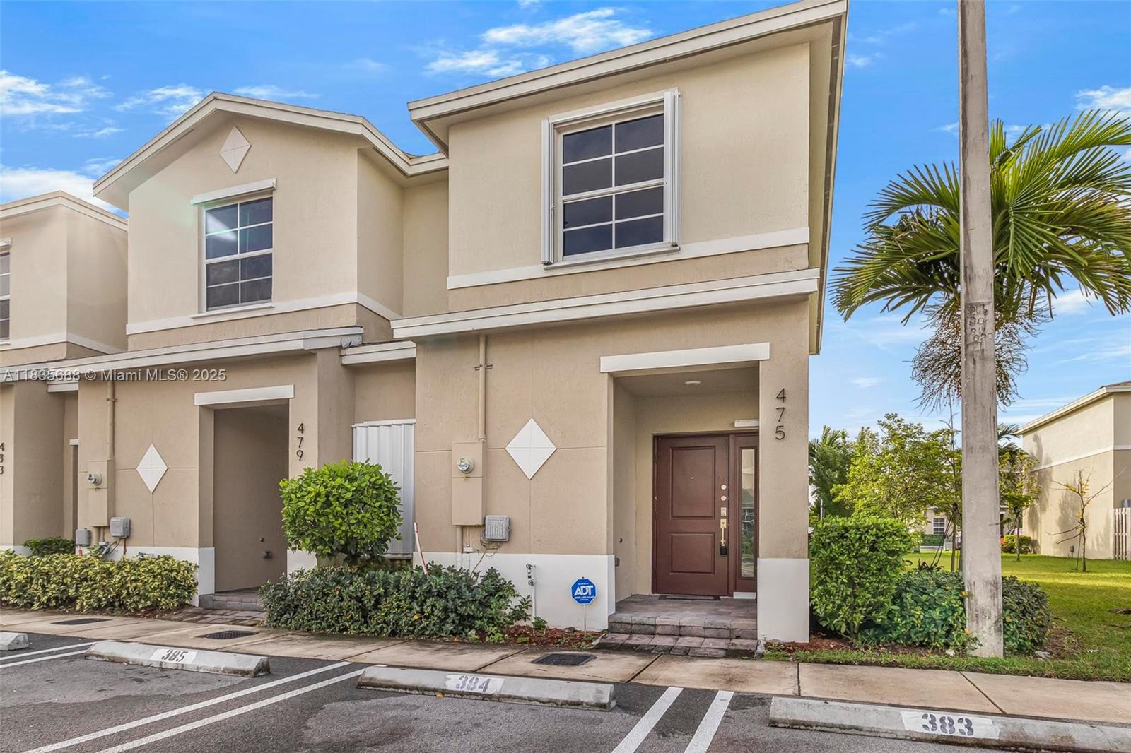 475 Ne 5th Ln Property Photo 3