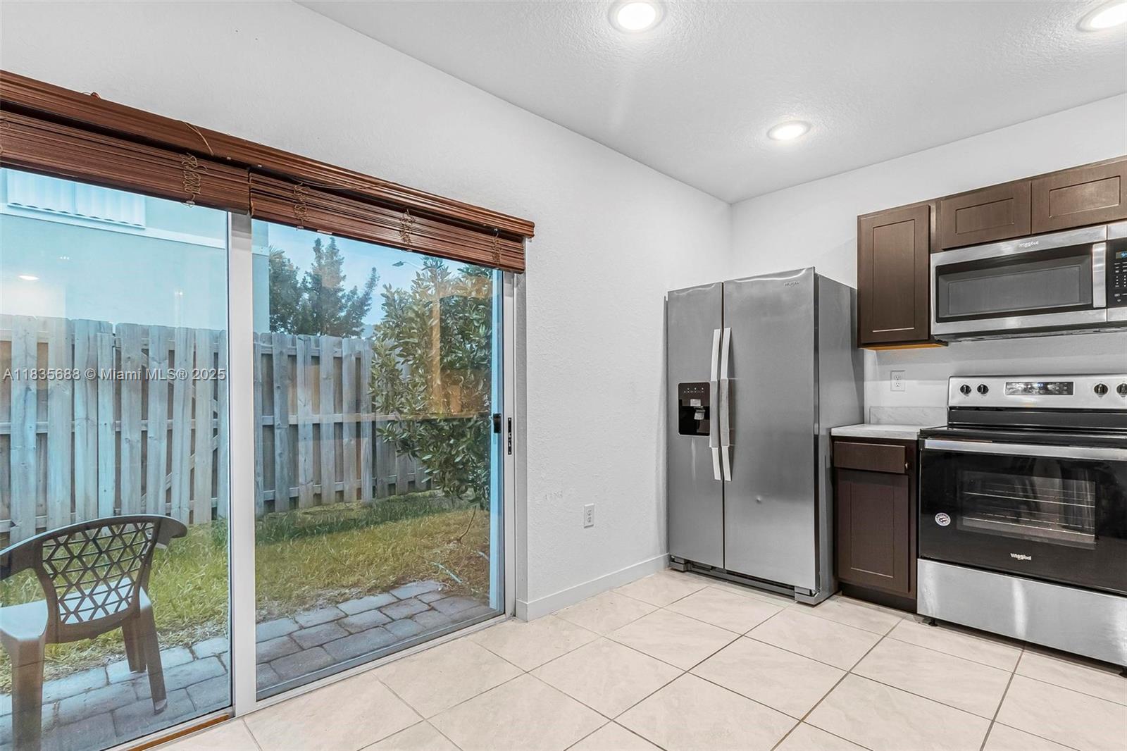 475 Ne 5th Ln Property Photo 8