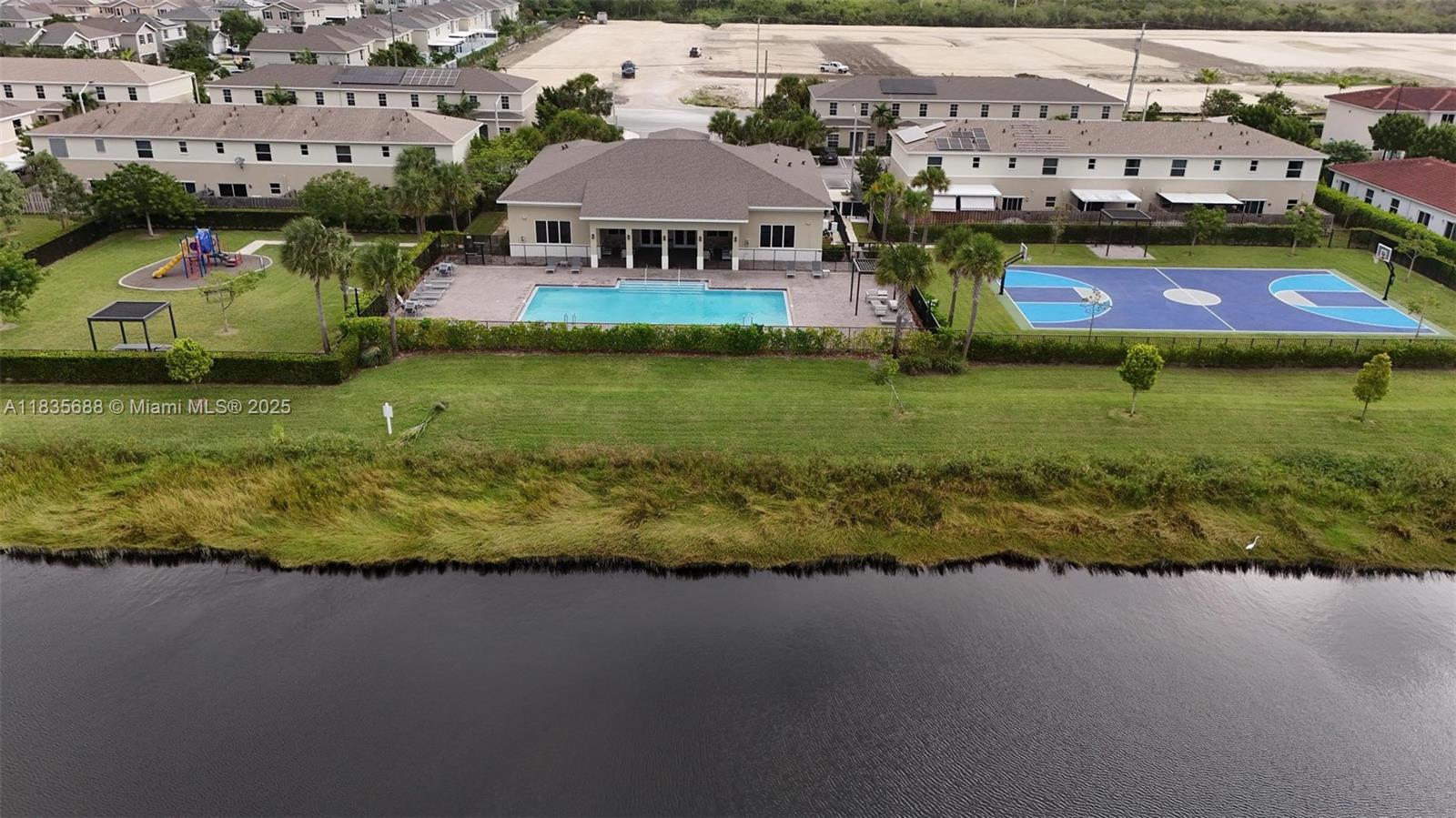 475 Ne 5th Ln Property Photo 30