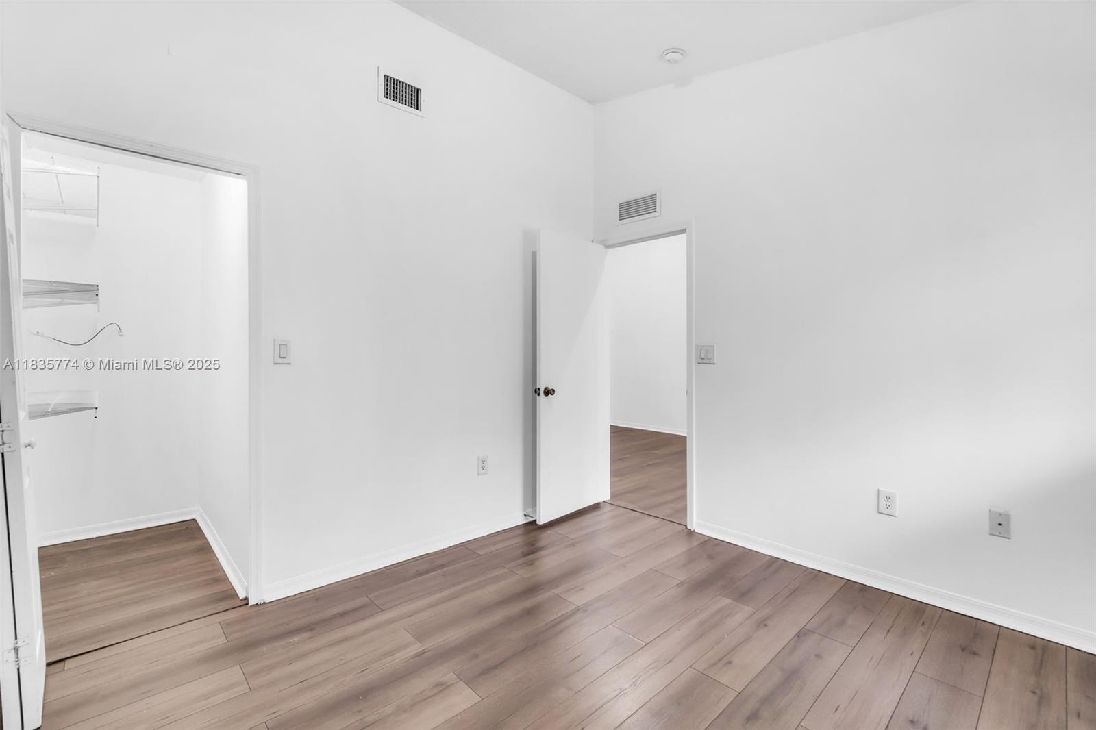 1251 Se 31st Ct 205-54 Property Photo 10